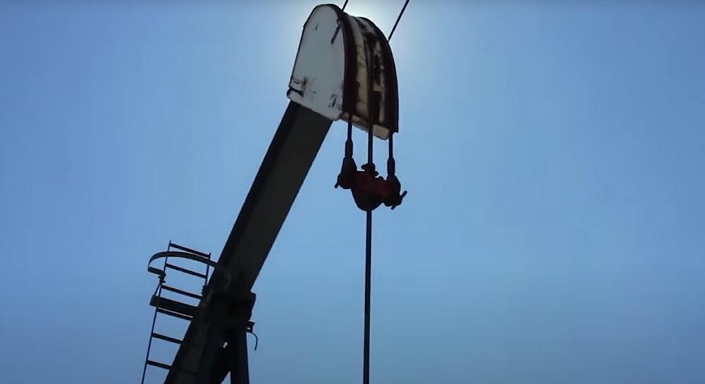 美国关税阴云与OPEC+增产计划双重夹击，油价从一周高点回落1%