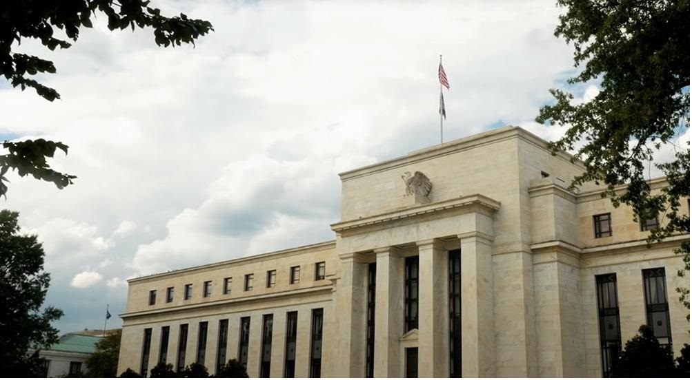 美联储高官：关税影响远没想象中可怕！不急于降息